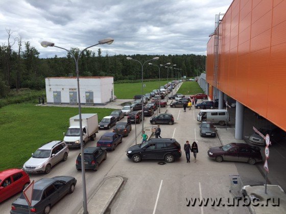 В Екатеринбурге эвакуируется ТЦ «Mега» В Екатеринбурге эвакуируется ТЦ «Mега»