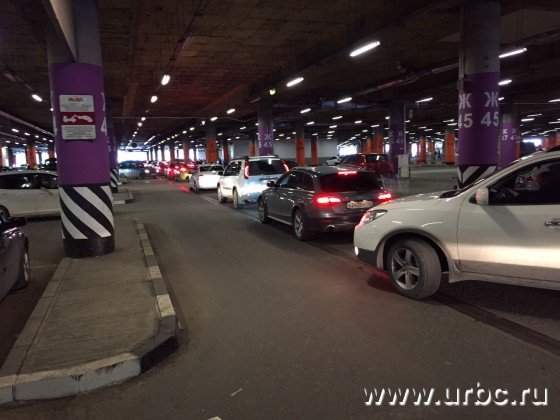 В Екатеринбурге эвакуируется ТЦ «Mега» В Екатеринбурге эвакуируется ТЦ «Mега»