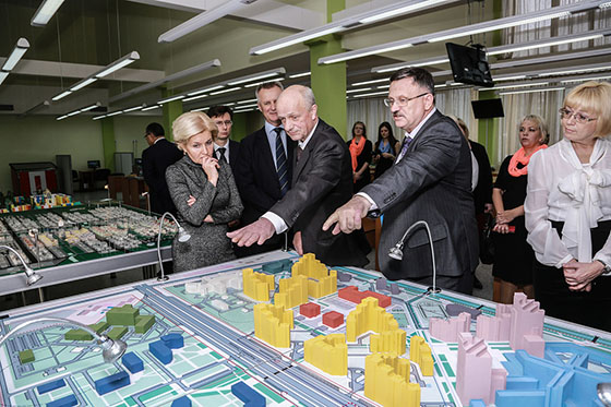 Вице-премьер Ольга Голодец посетила школу в Академическом