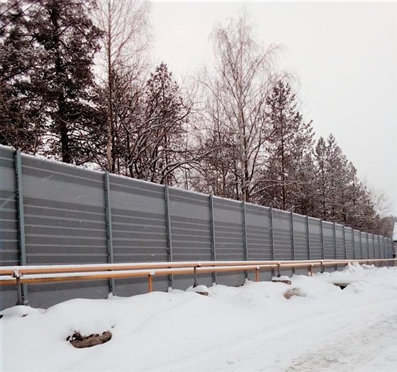 Асбестовское отделение компании «ФОРЭС» установило шумозащитный забор на границе с садоводческим товариществом «Яблонька»