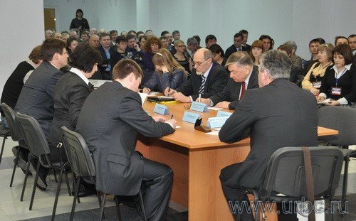 В круглом столе, посвященном проблемам энергетической эффективности, приняло пассивное участие более сотни человек