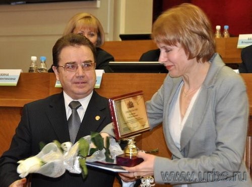 Елена Чечунова пока не спешит с программными заявлениями Елена Чечунова пока не спешит с программными заявлениями