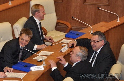 Депутаты от «Единой России» Лев Ковпак, Сергей Чепиков (верхний ряд) и Владимир Терешков с Асхатом Масаевым (нижний ряд)