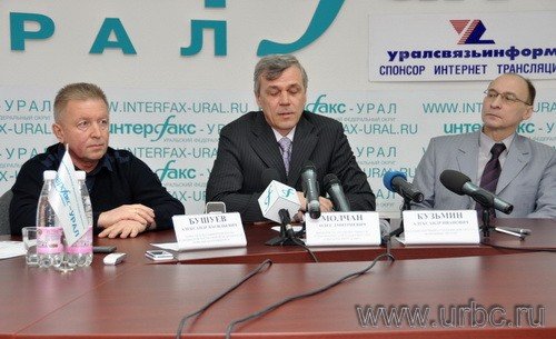 Заместитель главного врача станции «скорой помощи» Екатеринбурга Александр Бушуев, директор по оптовому рынку и технологической поддержке ОАО «Свердловэнергосбыт» Олег Молчан и ученый-социолог и демограф, ведущий научный сотрудник института экономики УрО РАН Александр Кузьмин рассуждают о последствиях манипуляции со временем Заместитель главного врача станции «скорой помощи» Екатеринбурга Александр Бушуев, директор по оптовому рынку и технологической поддержке ОАО «Свердловэнергосбыт» Олег Молчан и ученый-социолог и демограф, ведущий научный сотрудник института экономики УрО РАН Александр Кузьмин рассуждают о последствиях манипуляции со временем