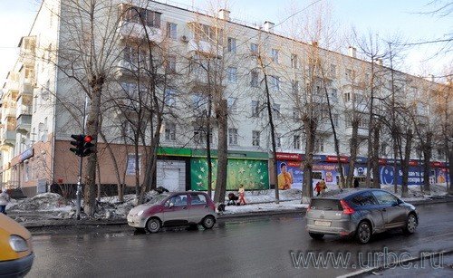 Жильцам «дома Букиных» повезло, что фанаты пока не идут сюда искать своих кумиров Жильцам «дома Букиных» повезло, что фанаты пока не идут сюда искать своих кумиров