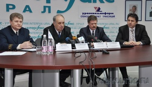 Проректор УрГГУ Владимир Пропп, вице-президент Российского союза ректоров Станислав Набойченко, начальник УФСКН РФ по Свердловской области Сергей Гапонов и проректор УрГЮА Марат Саликов поддержали идею тотального тестирования школьников и студентов на употребление наркотиков