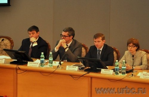 Свердловские эксперты скептически относятся к оптимистическим инновационным прогнозам московских ученых. На фото (слева направо): ректор УрФУ Виктор Кокшаров, декан экономфака УрГУ Сергей Кадочников, министр экономики Свердловской области Михаил Максимов и директор Центра макроэкономических исследований Сбербанка России Ксения Юдаева Свердловские эксперты скептически относятся к оптимистическим инновационным прогнозам московских ученых. На фото (слева направо): ректор УрФУ Виктор Кокшаров, декан экономфака УрГУ Сергей Кадочников, министр экономики Свердловской области Михаил Максимов и директор Центра макроэкономических исследований Сбербанка России Ксения Юдаева