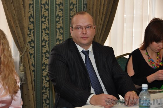 Начальник отдела управления кредитования частных клиентов Уральского банка Сбербанка России Роман Шавловский определяет платежеспособность клиентов по косвенным признакам