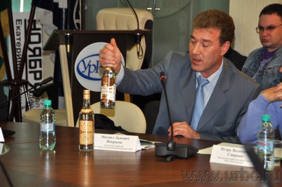 Гендиректор Южно-Уральского спиртоводочного завода Михаил Некрасов без труда нашел в магазинах водку за 65 рублей