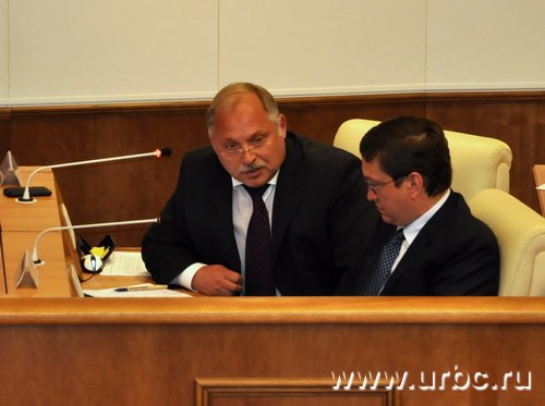 Спасать Константина Колтонюка от напора депутатов пришлось премьеру Анатолию Гредину