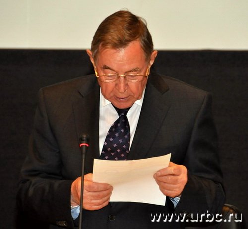 Советник президента России Вениамин Яковлев приветствовал участников Конгресса от имени главного юриста страны - Дмитрия Медведева Советник президента России Вениамин Яковлев приветствовал участников Конгресса от имени главного юриста страны - Дмитрия Медведева