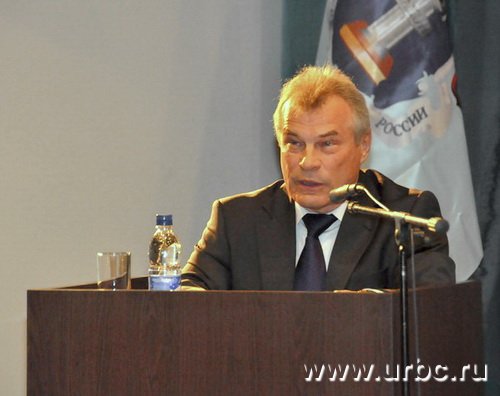 Помощник Николая Винниченко Владимир Ульянов долго извинялся за отсутствующего шефа Помощник Николая Винниченко Владимир Ульянов долго извинялся за отсутствующего шефа