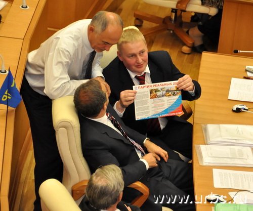 О том почему губернатору не стоит часто общаться с Думой Анатолий Гайда решил разъяснить коммунистам лично