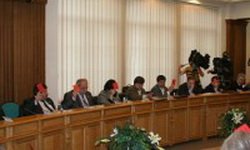 Аркадий Чернецкий готов отчитаться перед своими депутатами. Фотография предоставлена сайтом www.egb.ru