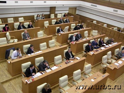 Даже состарившись, освобождать дорогу молодым уральские чиновники не готовы