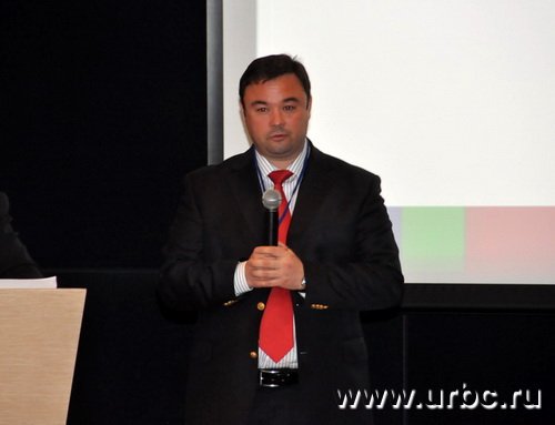 Михаилу Жеребцову пришлось выступить вместо своего начальника Анатолия Гредина, не явившегося на форум Михаилу Жеребцову пришлось выступить вместо своего начальника Анатолия Гредина, не явившегося на форум