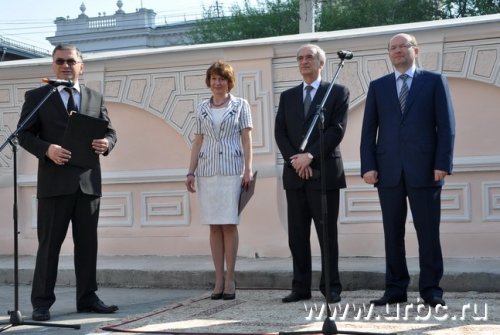 Генконсульство Азербайджана в Екатеринбурге начало работу с шампанского и танцев Генконсульство Азербайджана в Екатеринбурге начало работу с шампанского и танцев