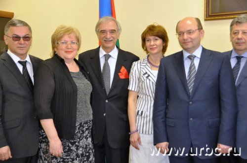 Генконсульство Азербайджана в Екатеринбурге начало работу с шампанского и танцев Генконсульство Азербайджана в Екатеринбурге начало работу с шампанского и танцев