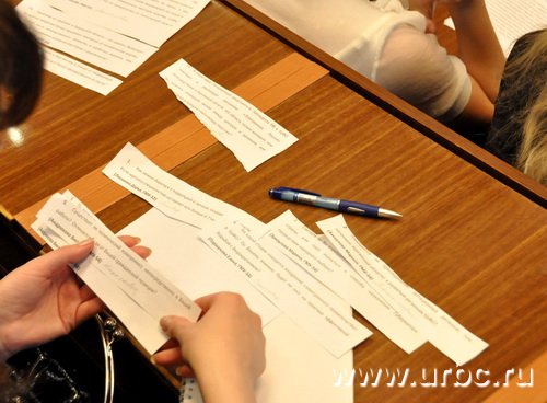 Заготовленные заранее вопросы в итоге не пригодились — Николай Винниченко разрешил студентам спрашивать обо всем на свете