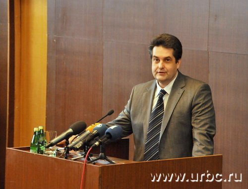 Николай Винниченко пытался говорить со студентами о модернизации и реформе госуправления, но их больше интересовала зарплата