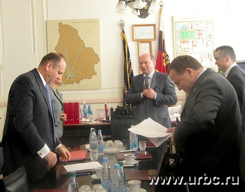 В отсутствие празднующего свое 50-летие Андрея Козицына руководитель ТМК Дмитрий Пумпянский в одиночку анализирует стоимость участия в проекте крупного бизнеса