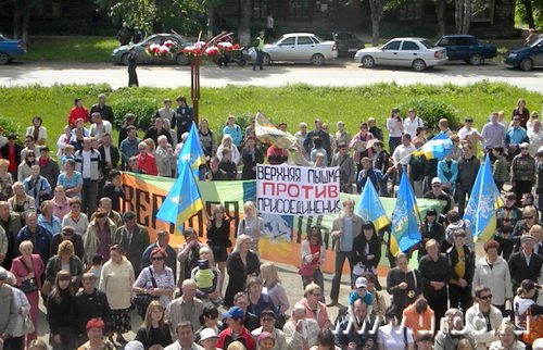 В борьбе за «независимость» березовчан приехали поддержать и жители Верхней Пышмы — еще одного участника проекта «Большой Екатеринбург» В борьбе за «независимость» березовчан приехали поддержать и жители Верхней Пышмы — еще одного участника проекта «Большой Екатеринбург»