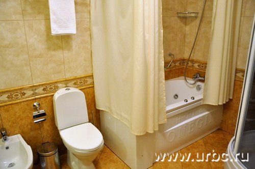 Маленькие ванны с фирменным логотипом «Онегин», видимо, тоже выполнены по стандартам 19-го века Маленькие ванны с фирменным логотипом «Онегин», видимо, тоже выполнены по стандартам 19-го века