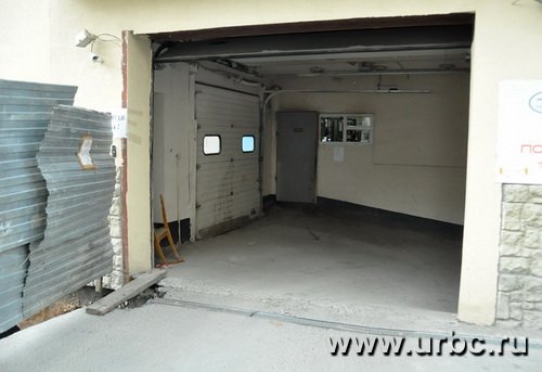 Котлован под ДЦ «Граф Орлов» расползся за пределы забора прямо на проезжую часть Котлован под ДЦ «Граф Орлов» расползся за пределы забора прямо на проезжую часть