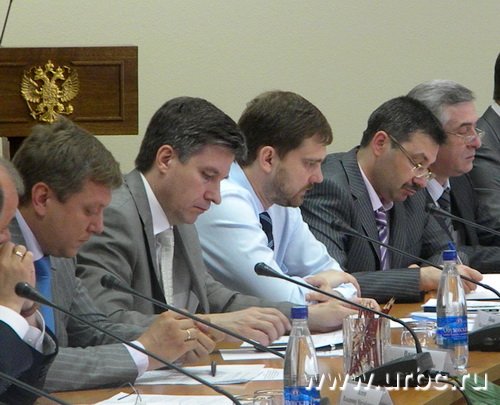 Депутаты и чиновники полпредства пока не знают, как победить неэффективных собственников, но готовы это обсуждать на своих совещаниях Депутаты и чиновники полпредства пока не знают, как победить неэффективных собственников, но готовы это обсуждать на своих совещаниях