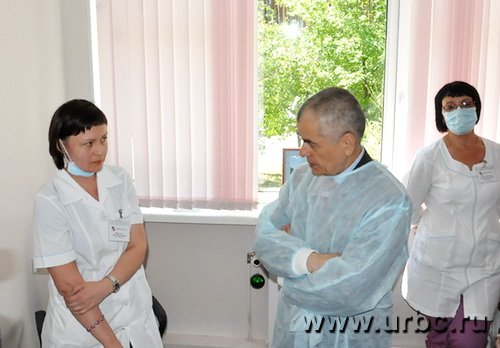 Врачу-инфекционисту Ольге Власовой пришлось отвечать перед Геннадием Онищенко за всю Свердловскую область Врачу-инфекционисту Ольге Власовой пришлось отвечать перед Геннадием Онищенко за всю Свердловскую область