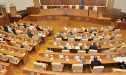 Представителю Свердловской области в Нидерландах повысят зарплатуПредставителю Свердловской области в Нидерландах повысят зарплату