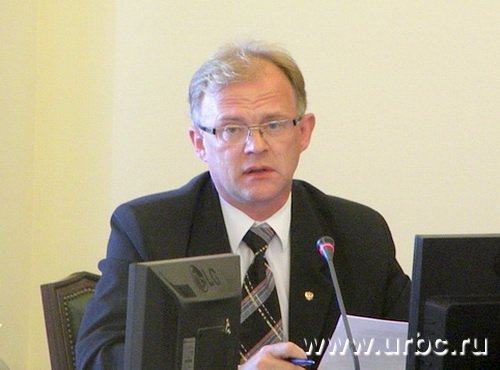 Александр Тарасов пришел, чтобы послушать, а оказался на поле битвы между автодилерами и Минпромторгом Александр Тарасов пришел, чтобы послушать, а оказался на поле битвы между автодилерами и Минпромторгом