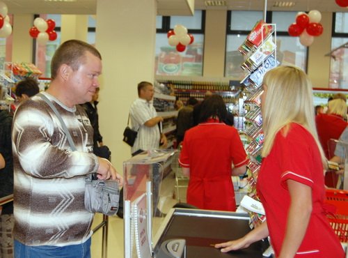 Магазин заполнился покупателями буквально за несколько минут