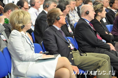 Иностранные участники форума внимательно следят за дискуссией Иностранные участники форума внимательно следят за дискуссией