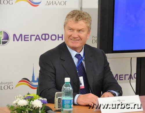 Валерий Язев считает, что для России и Урала борьба с кризисными явлениями еще впереди Валерий Язев считает, что для России и Урала борьба с кризисными явлениями еще впереди