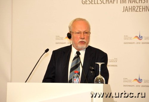 Председатель Германского Координационного комитета «Петербургского диалога» Лотар де Мезьер делится своими впечатлениями от форума Председатель Германского Координационного комитета «Петербургского диалога» Лотар де Мезьер делится своими впечатлениями от форума