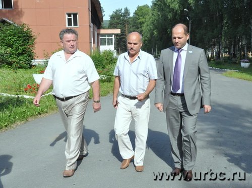 В Центре реабилитации «Снежинка» Илья Гаффнер встретился с его руководителем Валерием Филипповым и ответственным за реабилитацию Николаем Леспухом В Центре реабилитации «Снежинка» Илья Гаффнер встретился с его руководителем Валерием Филипповым и ответственным за реабилитацию Николаем Леспухом