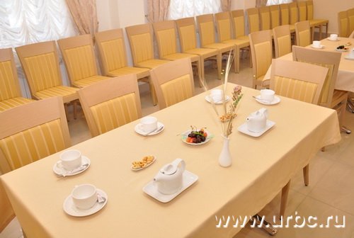 В буфете резиденции для журналистов устроили полдник с Николаем Винниченко В буфете резиденции для журналистов устроили полдник с Николаем Винниченко