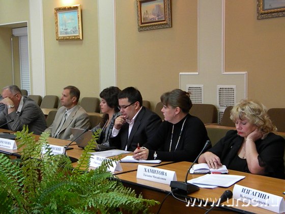 Из 23 участников круглого стола свое мнение высказали лишь единицы