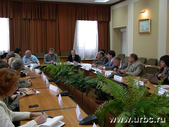 В обсуждении проекта нового Устава приняли участие политологи от «Единой России» и представители администрации губернатора