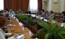 «Единая Россия» предложила свердловчанам Устав в стиле классицизма