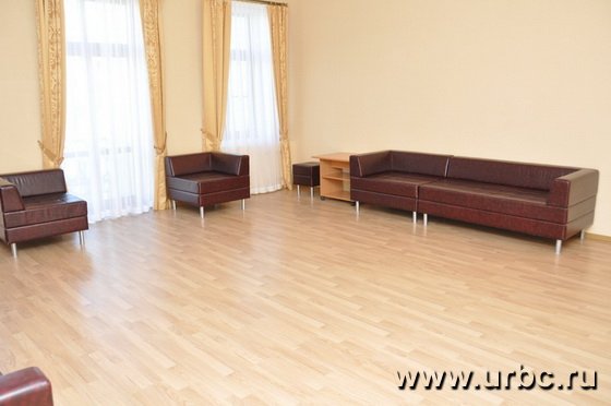 Роскошным площадям общественной приемной Дмитрия Медведева на Урале может позавидовать любая коммерческая структура Роскошным площадям общественной приемной Дмитрия Медведева на Урале может позавидовать любая коммерческая структура