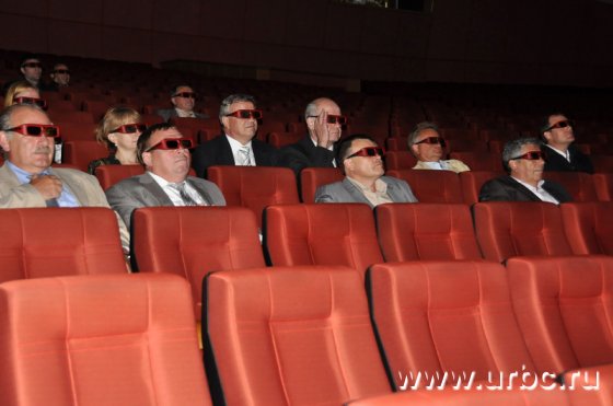 ККТ «Космос» показал Аркадию Чернецкому и его команде трейлер к мультфильму «Шевели ластами» ККТ «Космос» показал Аркадию Чернецкому и его команде трейлер к мультфильму «Шевели ластами»