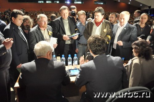 Общественность Екатеринбурга до последнего боролась за право выбора мэра города, но Аркадий Чернецкий все-таки ушел Общественность Екатеринбурга до последнего боролась за право выбора мэра города, но Аркадий Чернецкий все-таки ушел