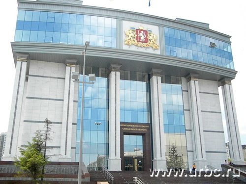 По официальным данным, перерасход средств при строительстве здания Заксобра едва превысил 70 млн. рублей, но верят в эту версию не все