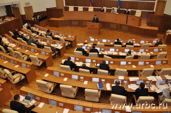 Депутаты, собравшиеся на первое заседание нового сезона, всем своим видом показывали, что по работе они соскучились Депутаты, собравшиеся на первое заседание нового сезона, всем своим видом показывали, что по работе они соскучились