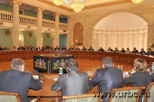 Впервые за долгое время мэрам пришлось отчитываться о проделанной работе глядя прямо в глаза губернатору, а не в монитор Впервые за долгое время мэрам пришлось отчитываться о проделанной работе глядя прямо в глаза губернатору, а не в монитор