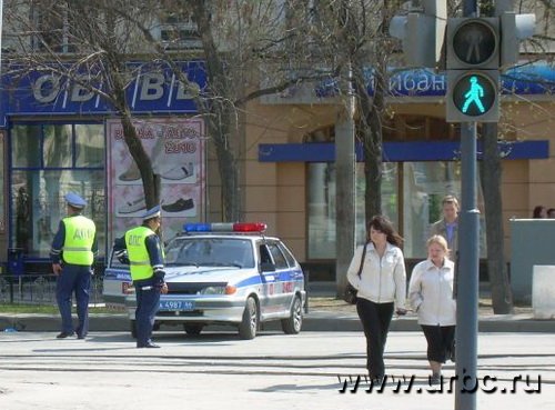 По данным ГИБДД, с повышением штрафа за излишнюю тонировку до 500 рублей число правонарушений по этой статье снизилось в два раза По данным ГИБДД, с повышением штрафа за излишнюю тонировку до 500 рублей число правонарушений по этой статье снизилось в два раза
