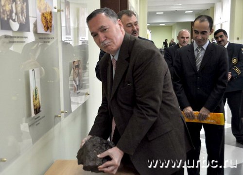 Одним из элементов шоу-программы стала игра «Подними метеорит». Камень весом в 36 кг одолели все, кроме самого Николая Косарева Одним из элементов шоу-программы стала игра «Подними метеорит». Камень весом в 36 кг одолели все, кроме самого Николая Косарева