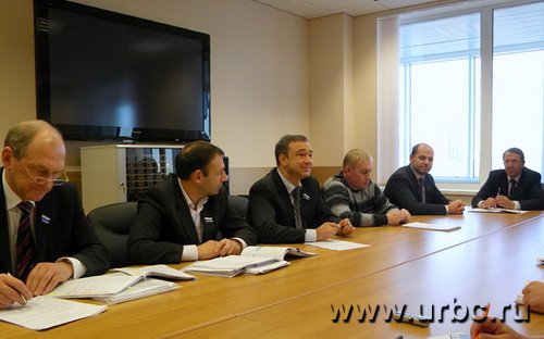 Первый пресс-клуб вышел комом: явились незваные лидеры оппозиции, а журналисты так и не стали участниками общей с депутатами дискуссии